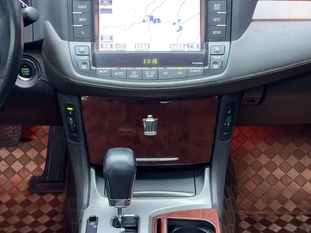 Toyota Crown 2012 2.5L Royal Saloon фото 11