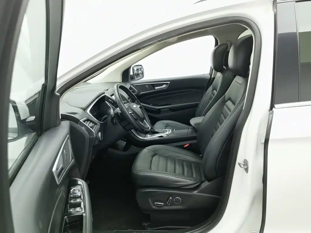 Фото 10 - Ford Edge