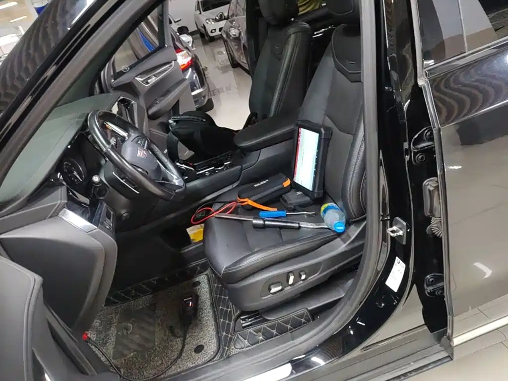 Photo 15 - Cadillac XT6