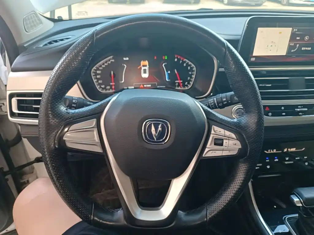 Фото 11 - Changan CS75