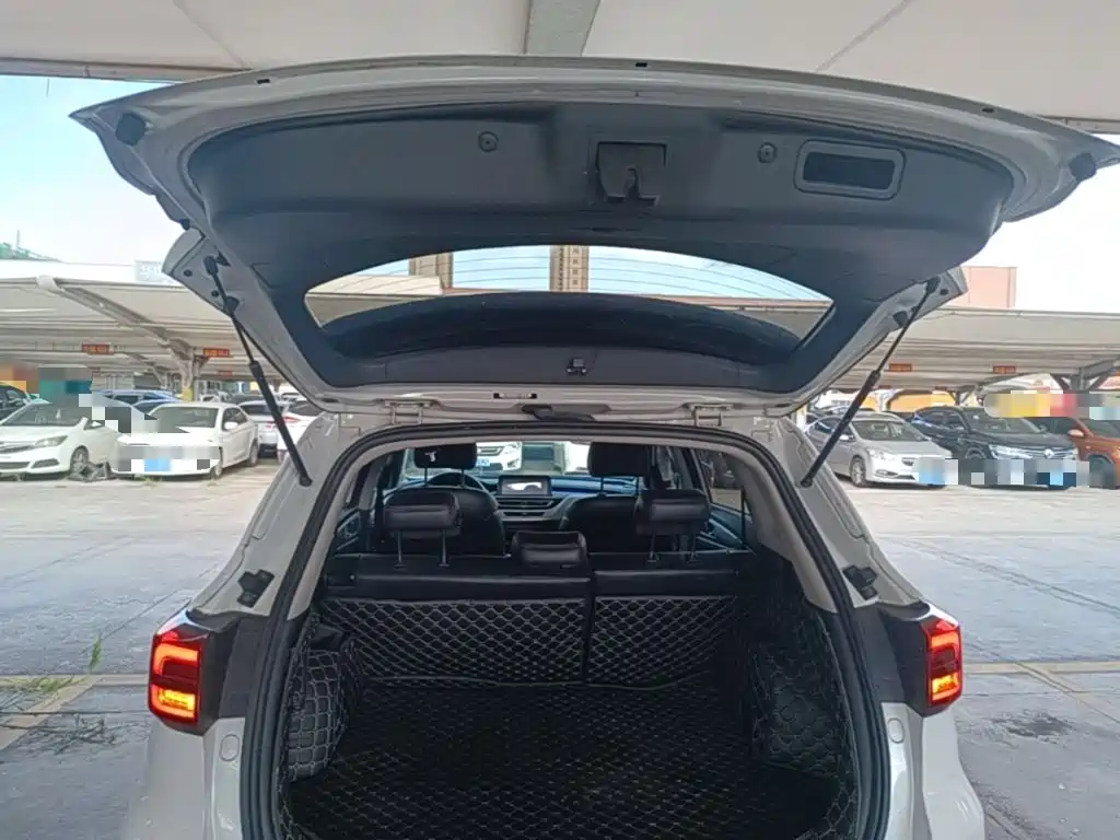 Фото 19 - Changan CS75