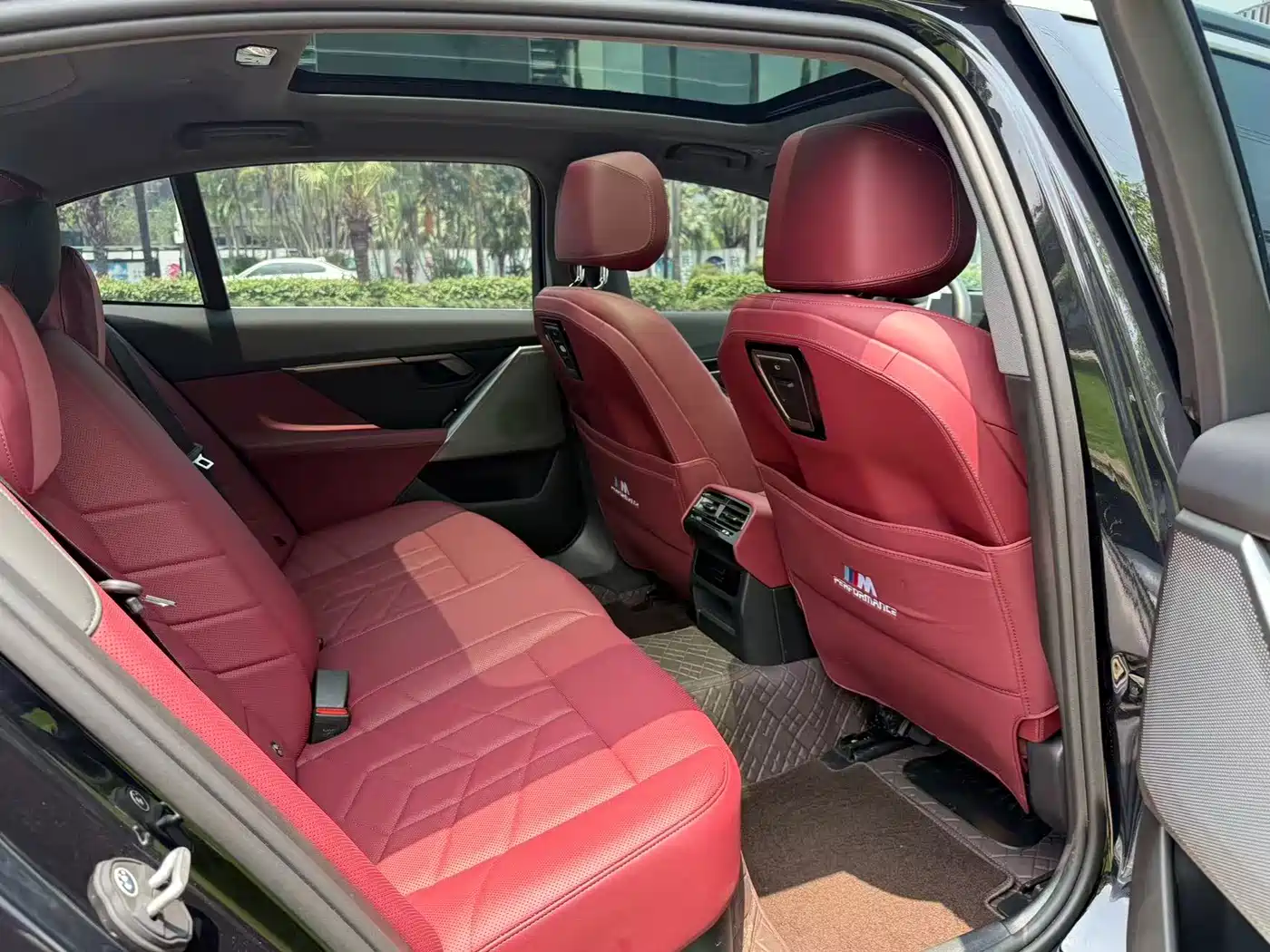 BMW 5 Series 2025 525Li M Sport Package фото 10