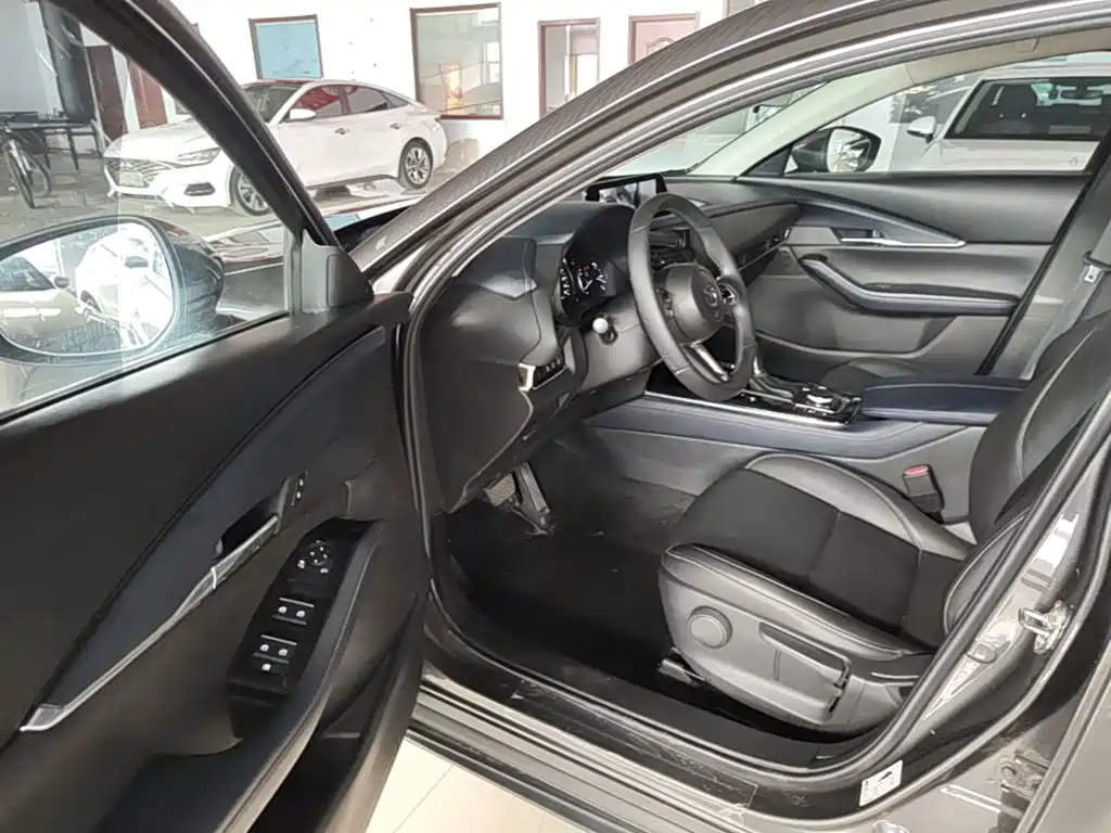 Photo 16 - Mazda CX-30