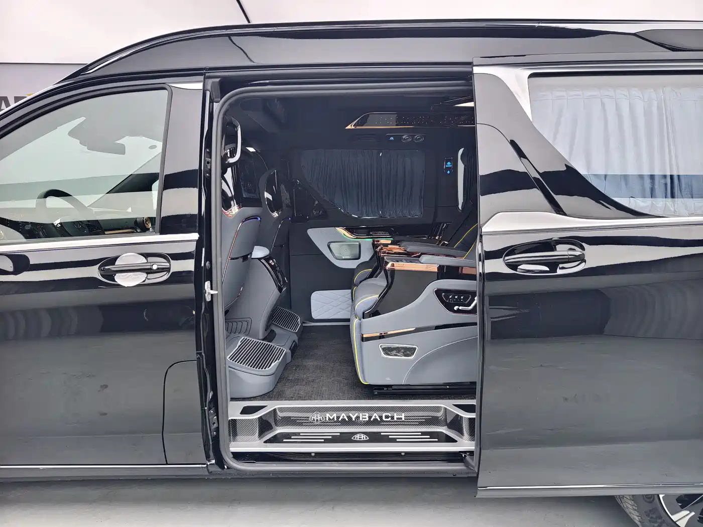 Mercedes-Benz V-Class 2024 V 300 L Long Wheelbase Premium фото 11