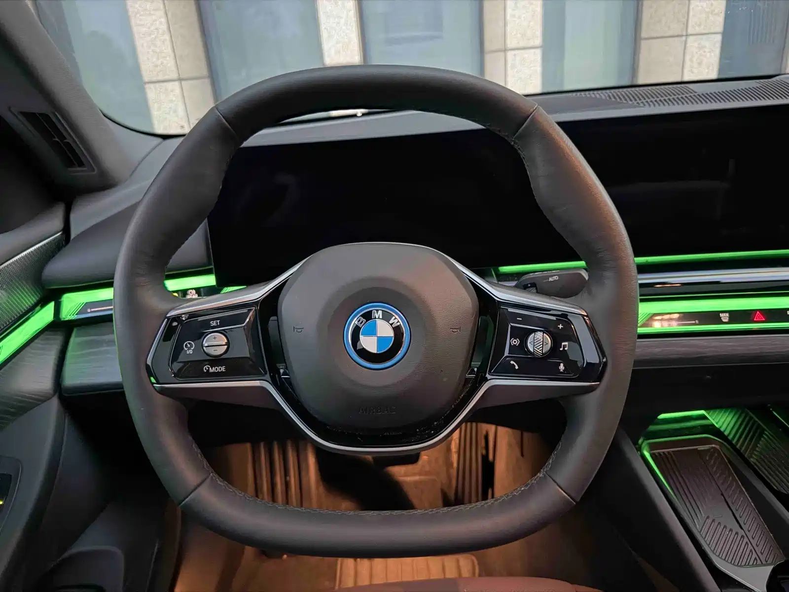 Фото 11 - BMW i5