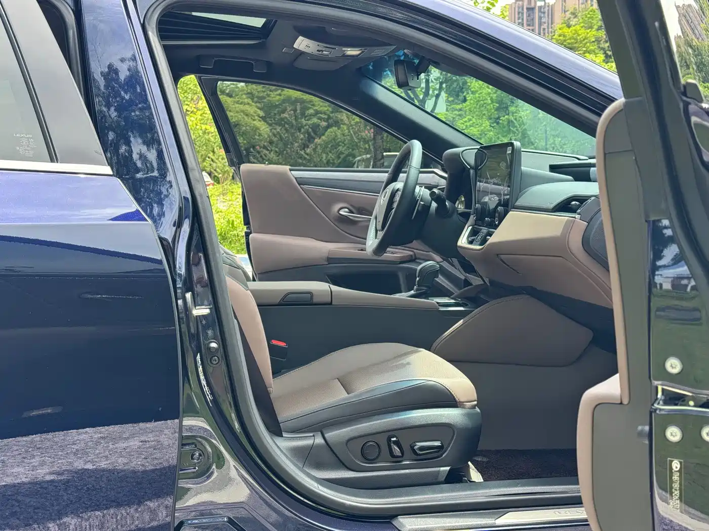 Lexus ES 2025 2025 300h Ultimate Edition