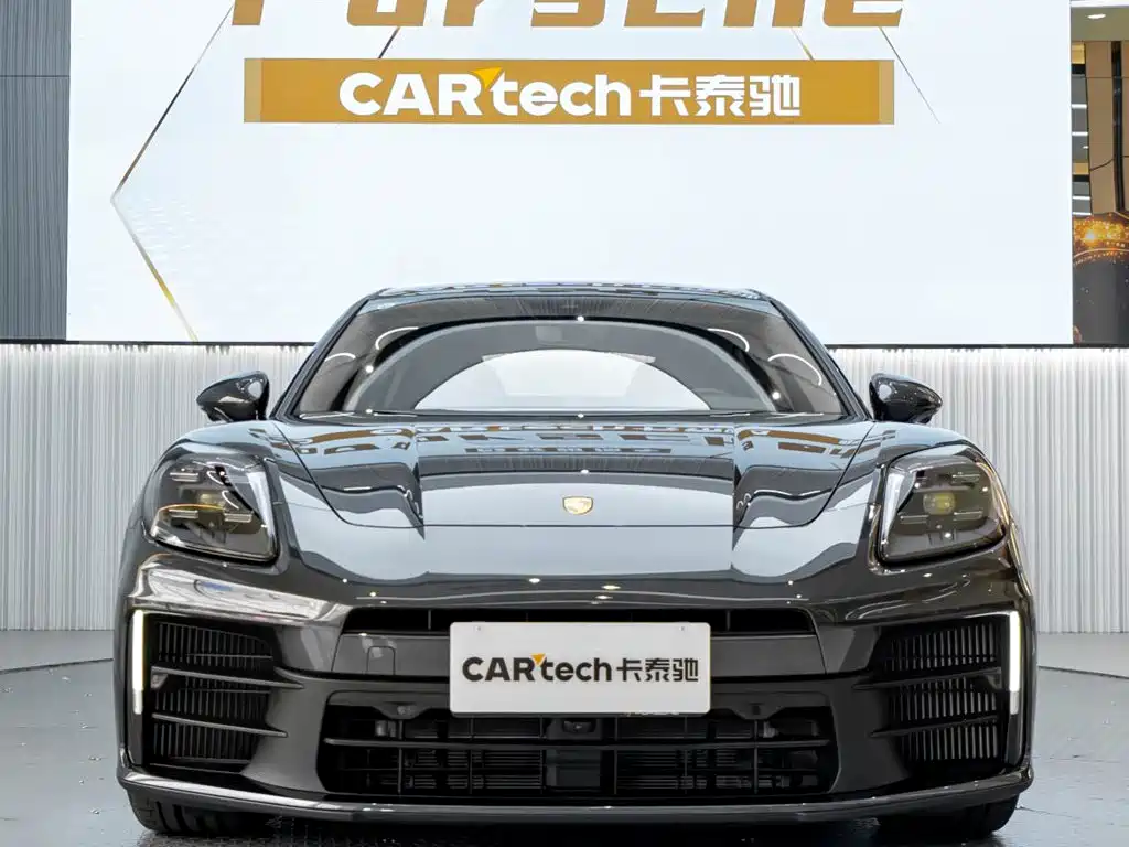 Photo 2 - Porsche Panamera