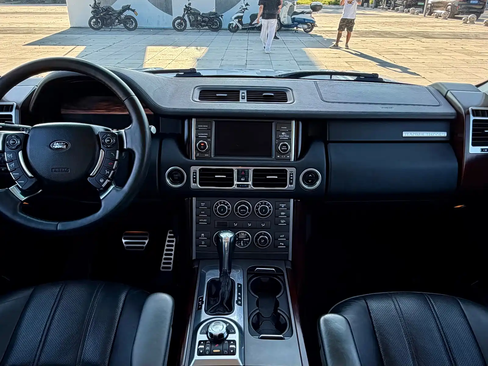 صورة 9 - Land Rover Range Rover