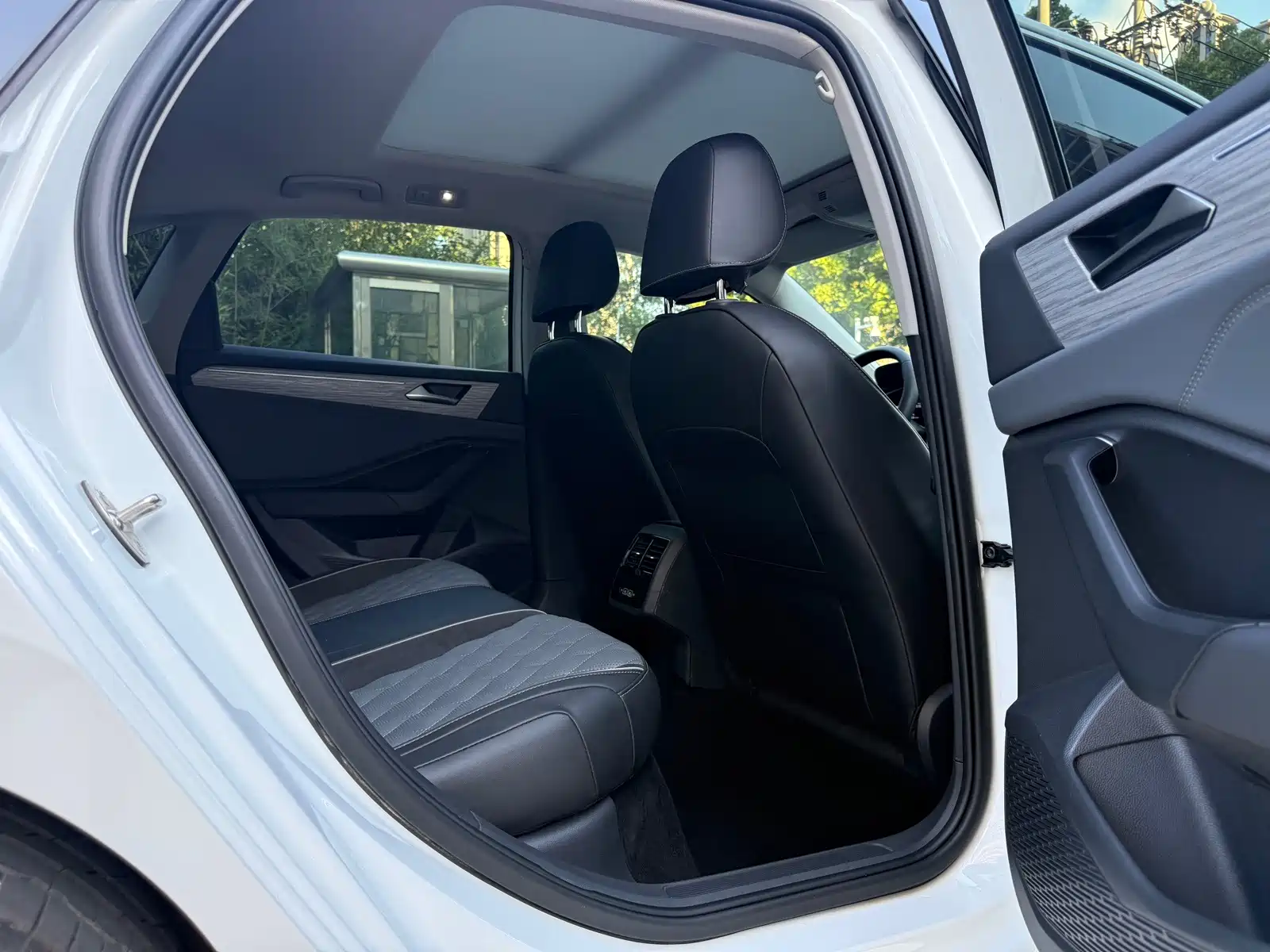 Photo 17 - Volkswagen Sagitar