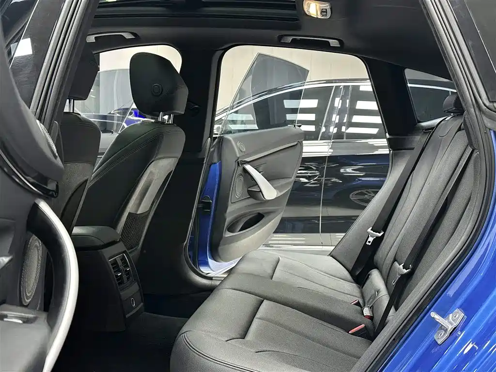 BMW 3 Series GT 2018 320i M Sport фото 17
