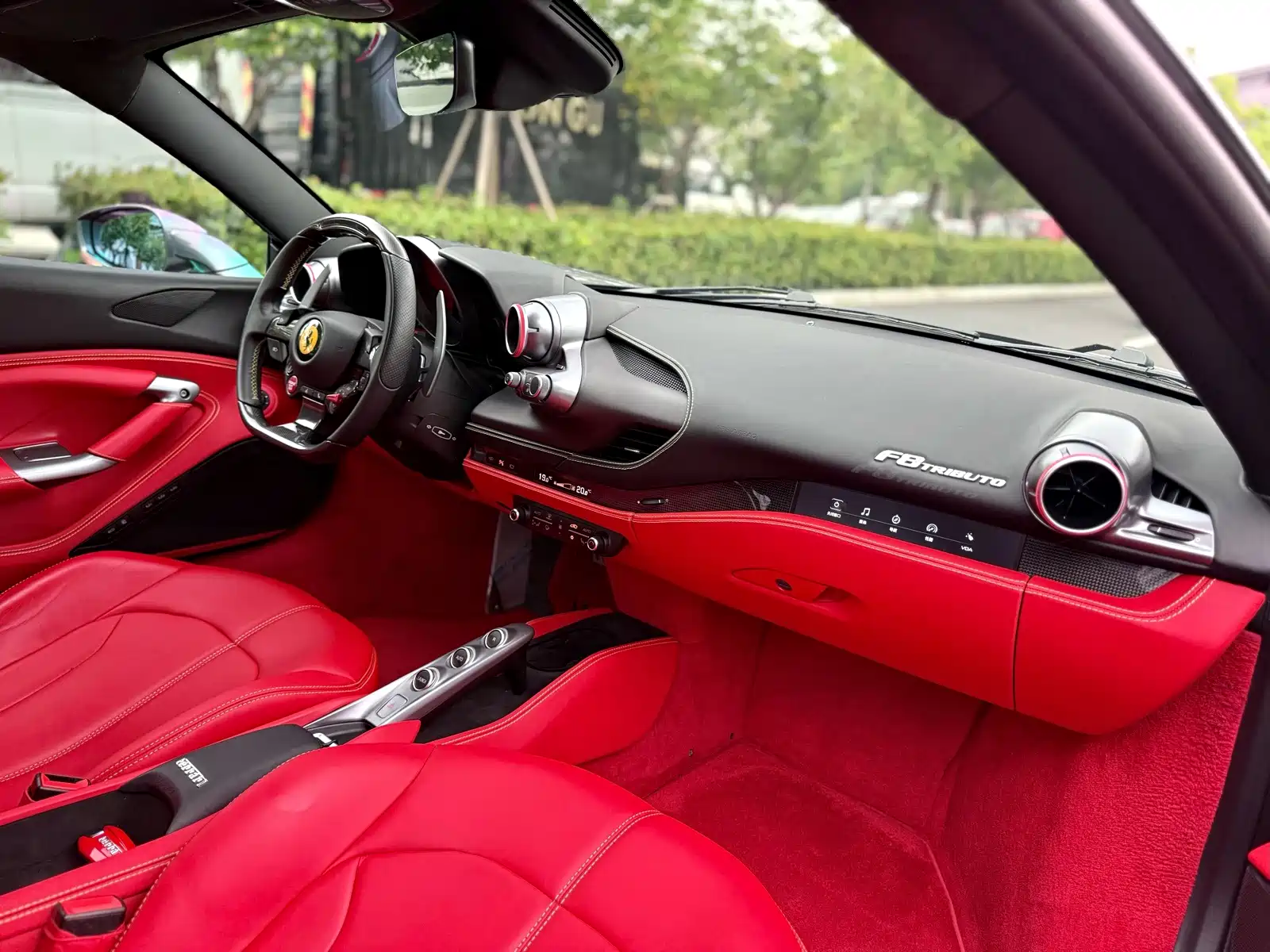 Фото 6 - Ferrari F8