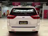 Photo 5 - Toyota Sienna
