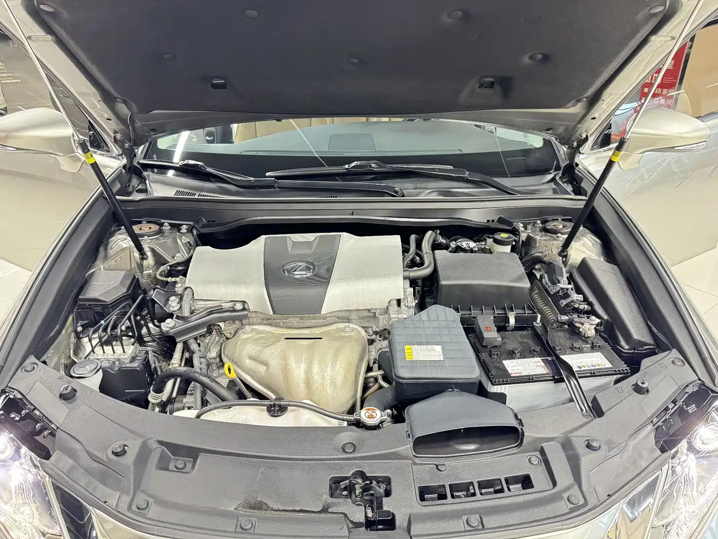 Фото 22 - Lexus ES