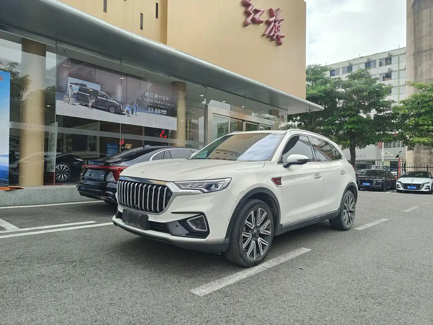 Фото 1 - Hongqi HS5