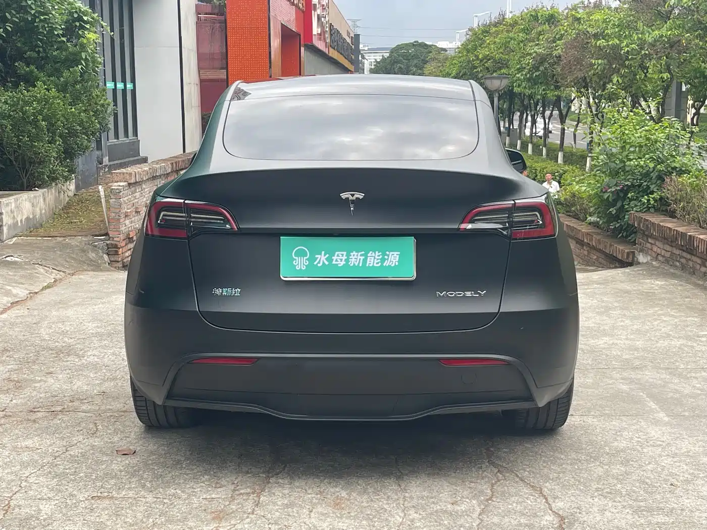 TESLA MODEL Y