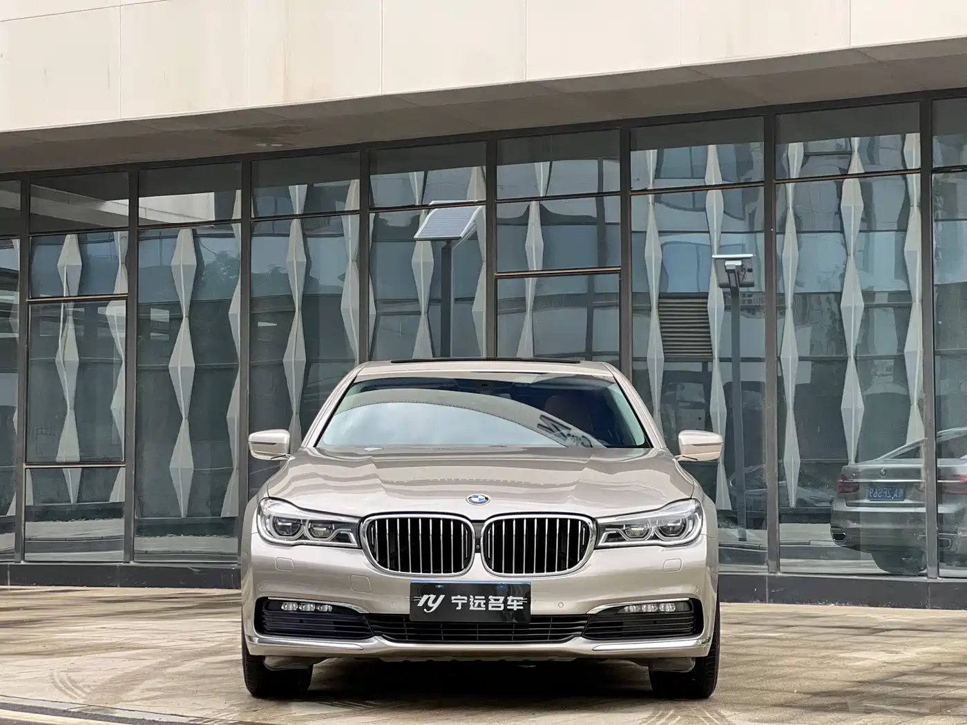 BMW 7 Series 2016 740Li Leading Edition фото 2