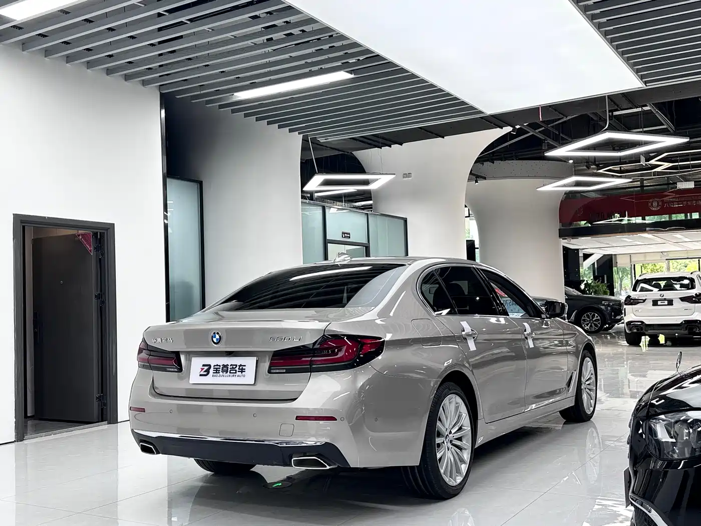 BMW 5 Series 2023 530Li Premium Luxury Package фото 19