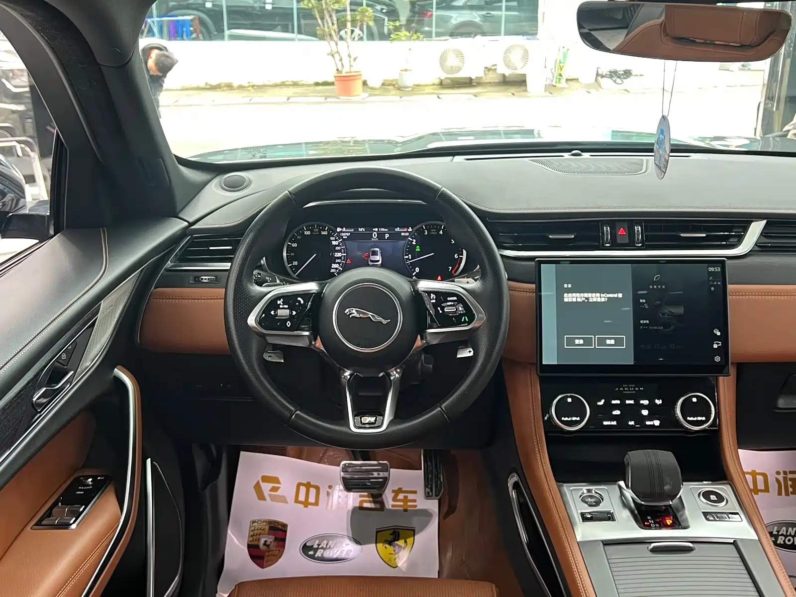 Фото 7 - Jaguar F-PACE