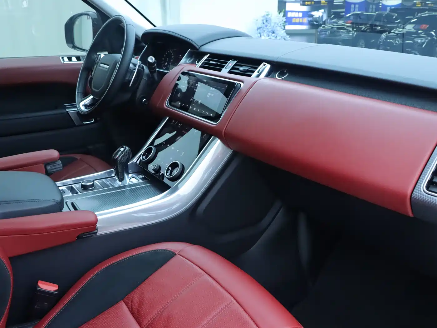 Land Rover Range Rover Sport 2022 3.0 L6 Gloss Black Edition фото 9