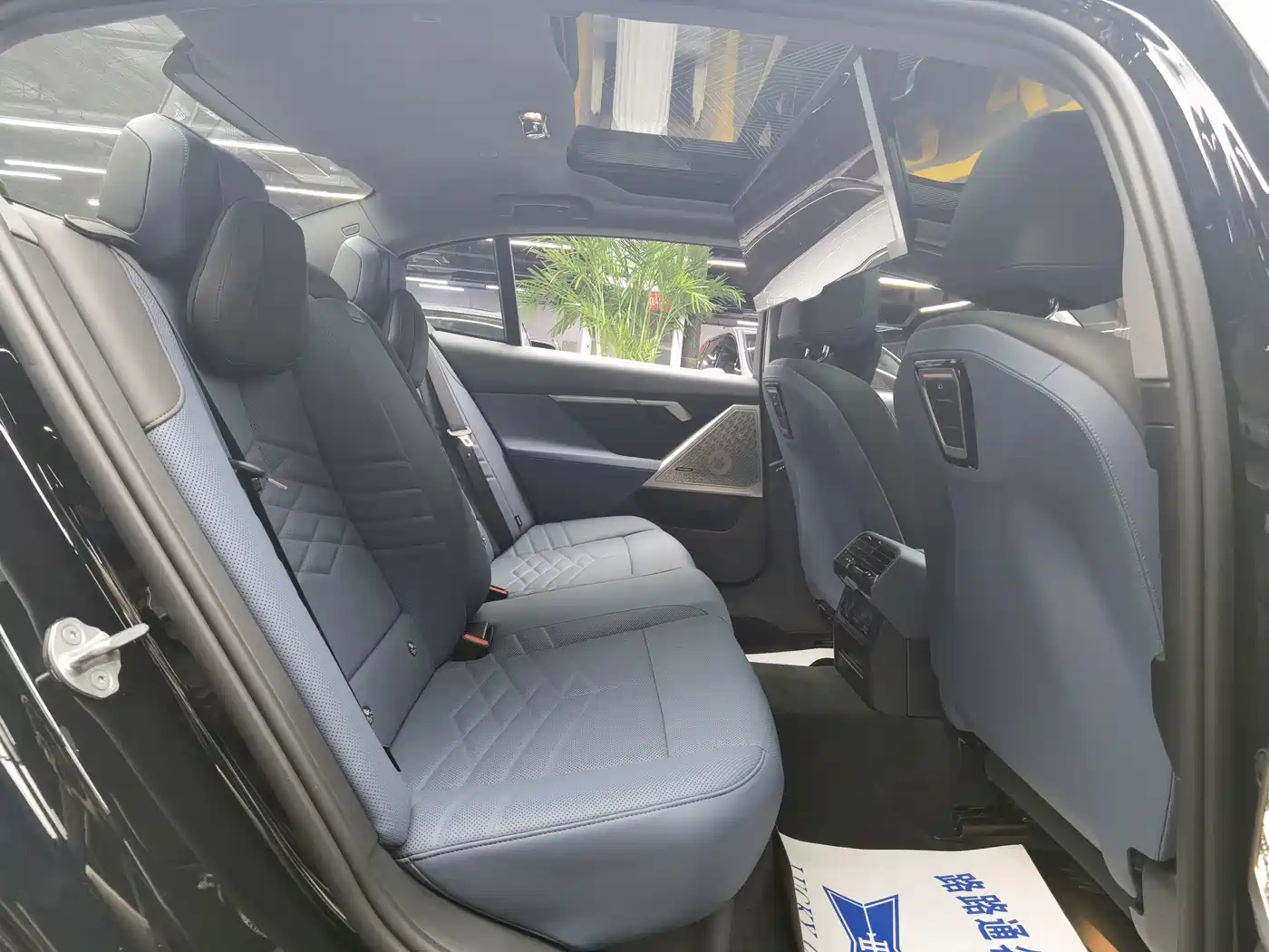 BMW 5 Series 2025 530Li Premium M Sport Package фото 9