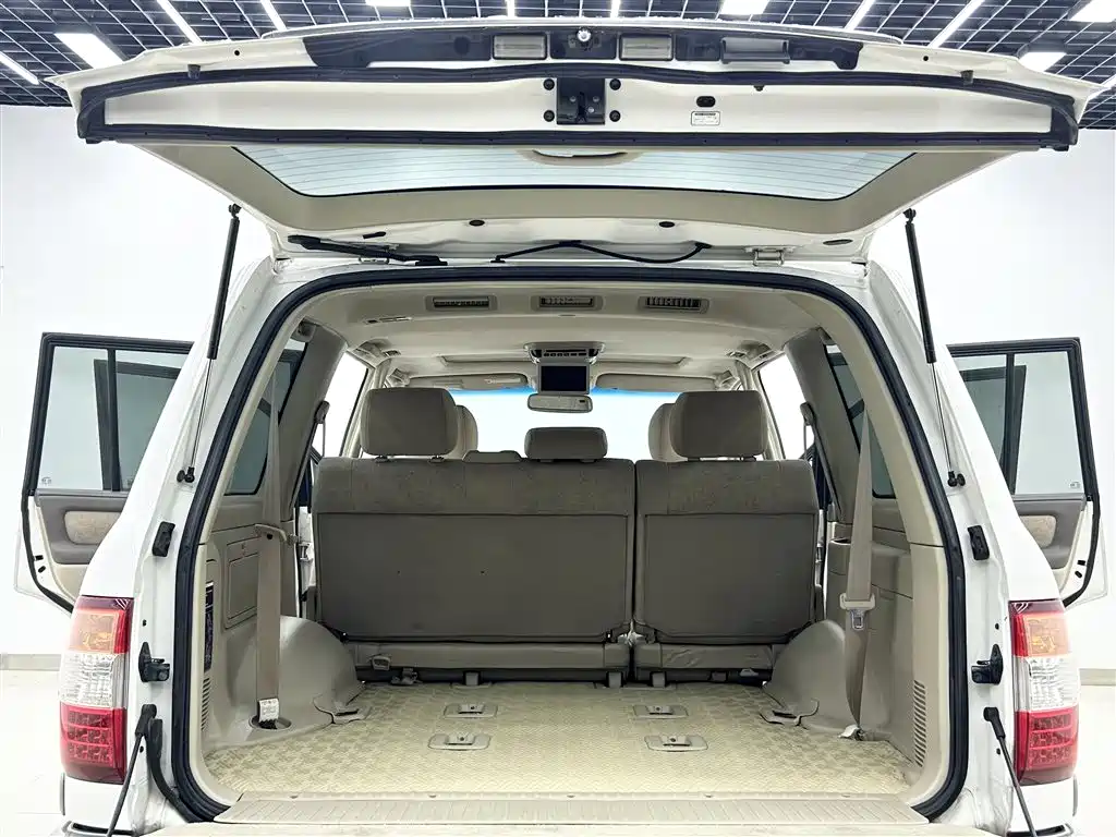 Toyota Land Cruiser 2005 Model 4.7L Automatic GX-R Luxury DVD Edition фото 7