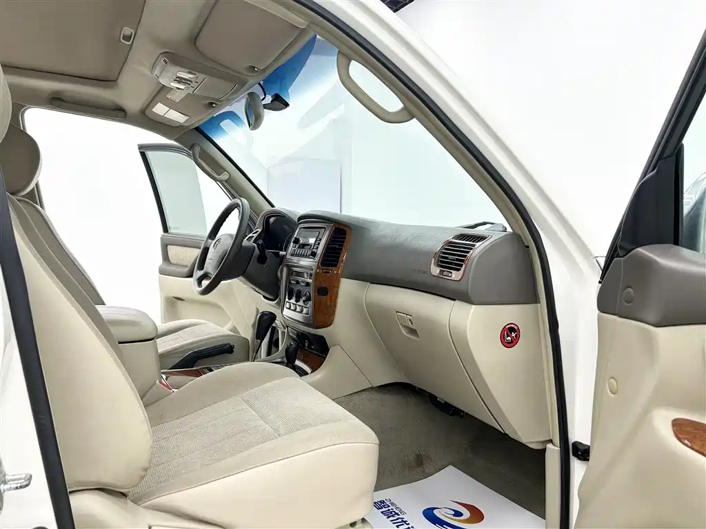 Toyota Land Cruiser 2005 Model 4.7L Automatic GX-R Luxury DVD Edition фото 9
