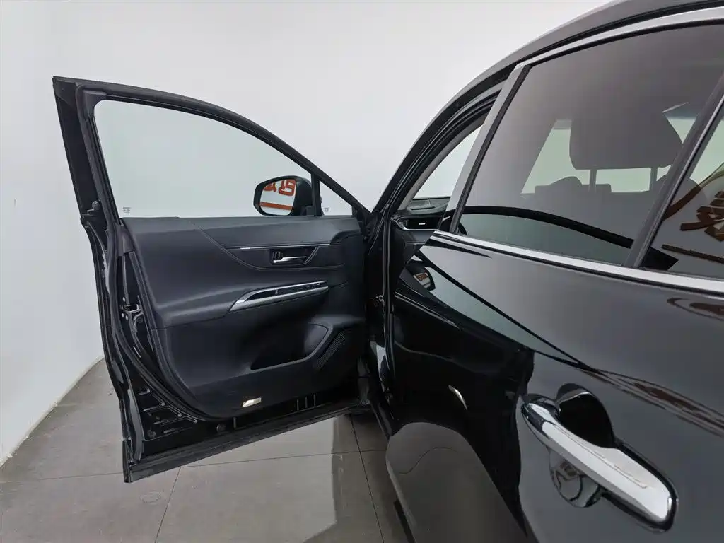 Toyota Lingfang HARRIER 2022 Hybrid 2.5L CVT 2WD Luxury Edition фото 8