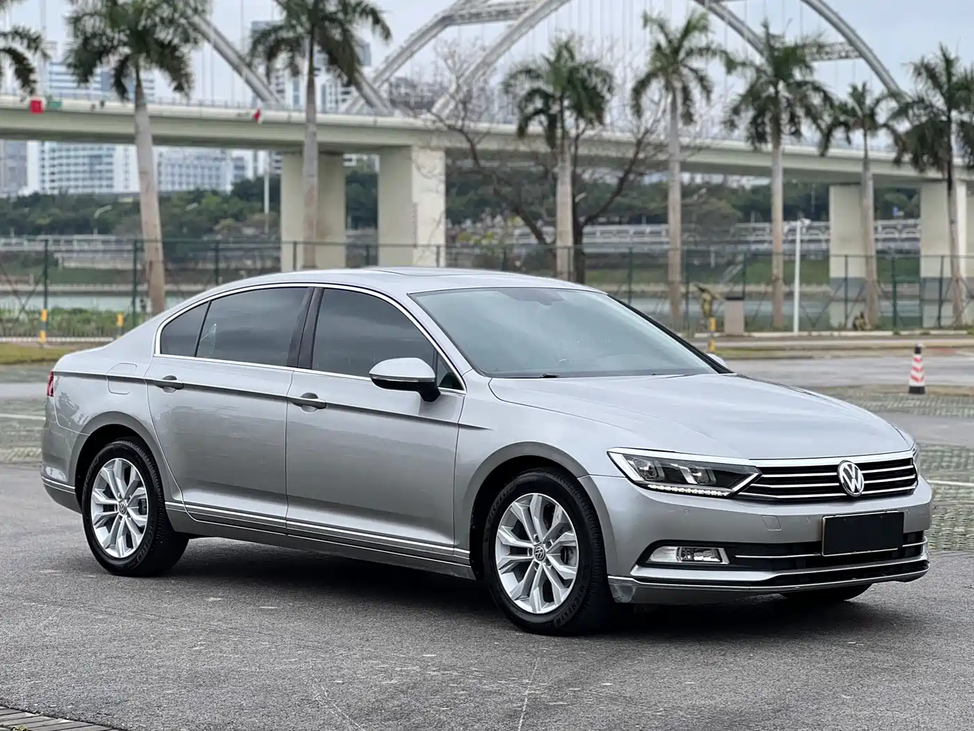 Volkswagen Magotan 2017 330TSI DSG Luxury фото 8