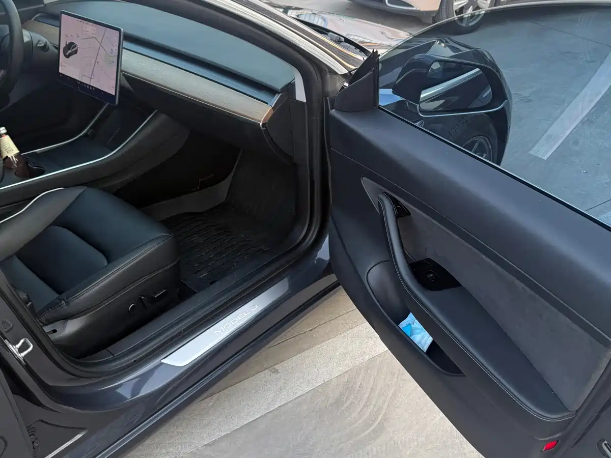 Фото 10 - Tesla Model 3