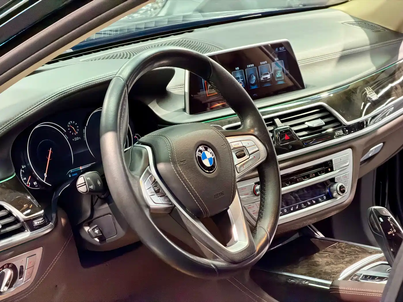BMW 7 Series 2016 740Li Leading Edition фото 11