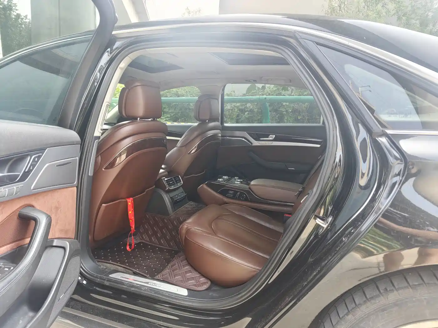 Фото 7 - Audi A8