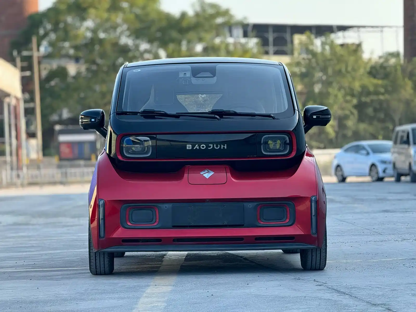 Фото 2 - Baojun E300