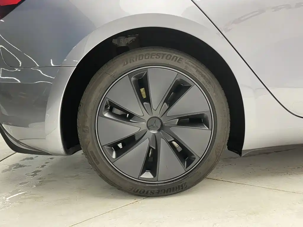 Фото 9 - Tesla Model 3