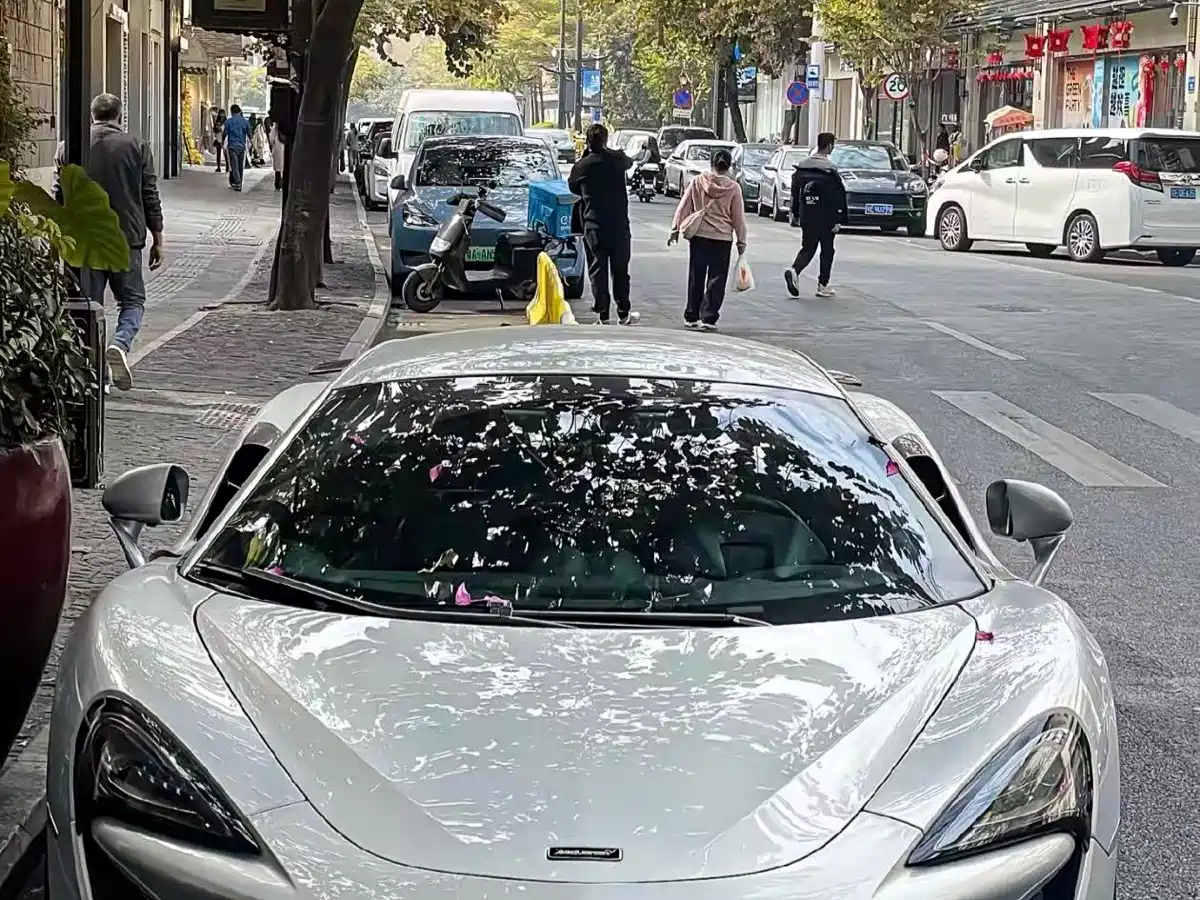 Фото 3 - McLaren 570