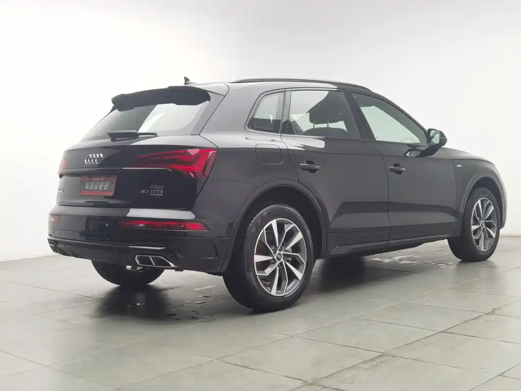 Photo 2 - Audi Q5L