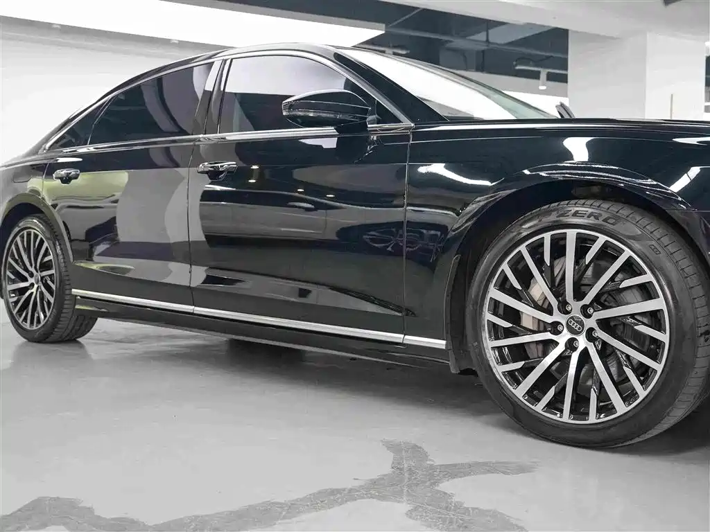 Фото 14 - Audi A8