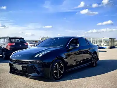 Lynk & Co 03