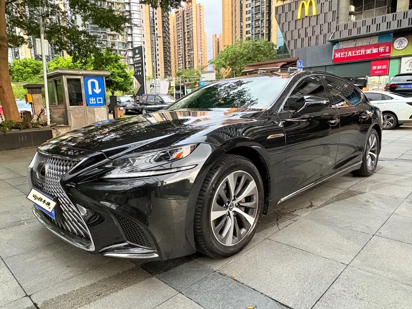 Фото 1 - Lexus LS