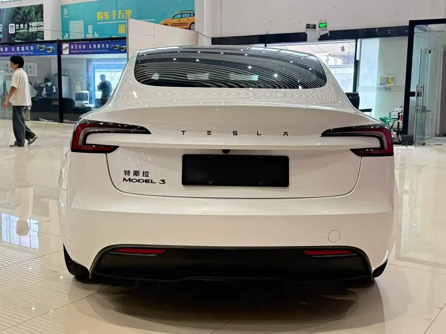 Фото 5 - Tesla Model 3