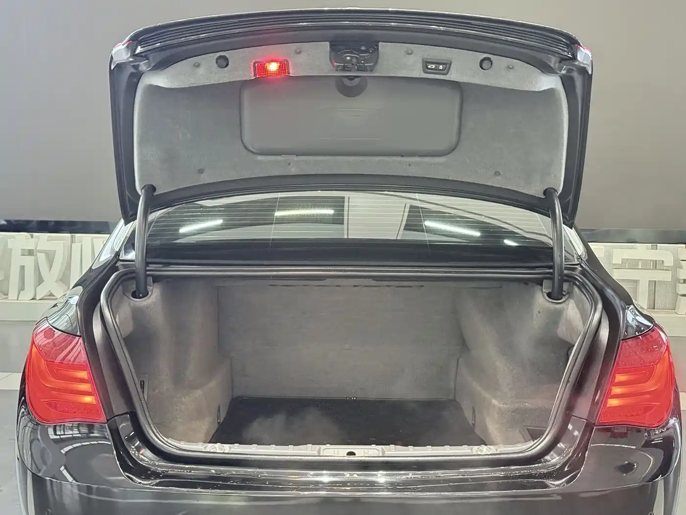 BMW 7 Series 2009 Model 740Li Leading Edition фото 23