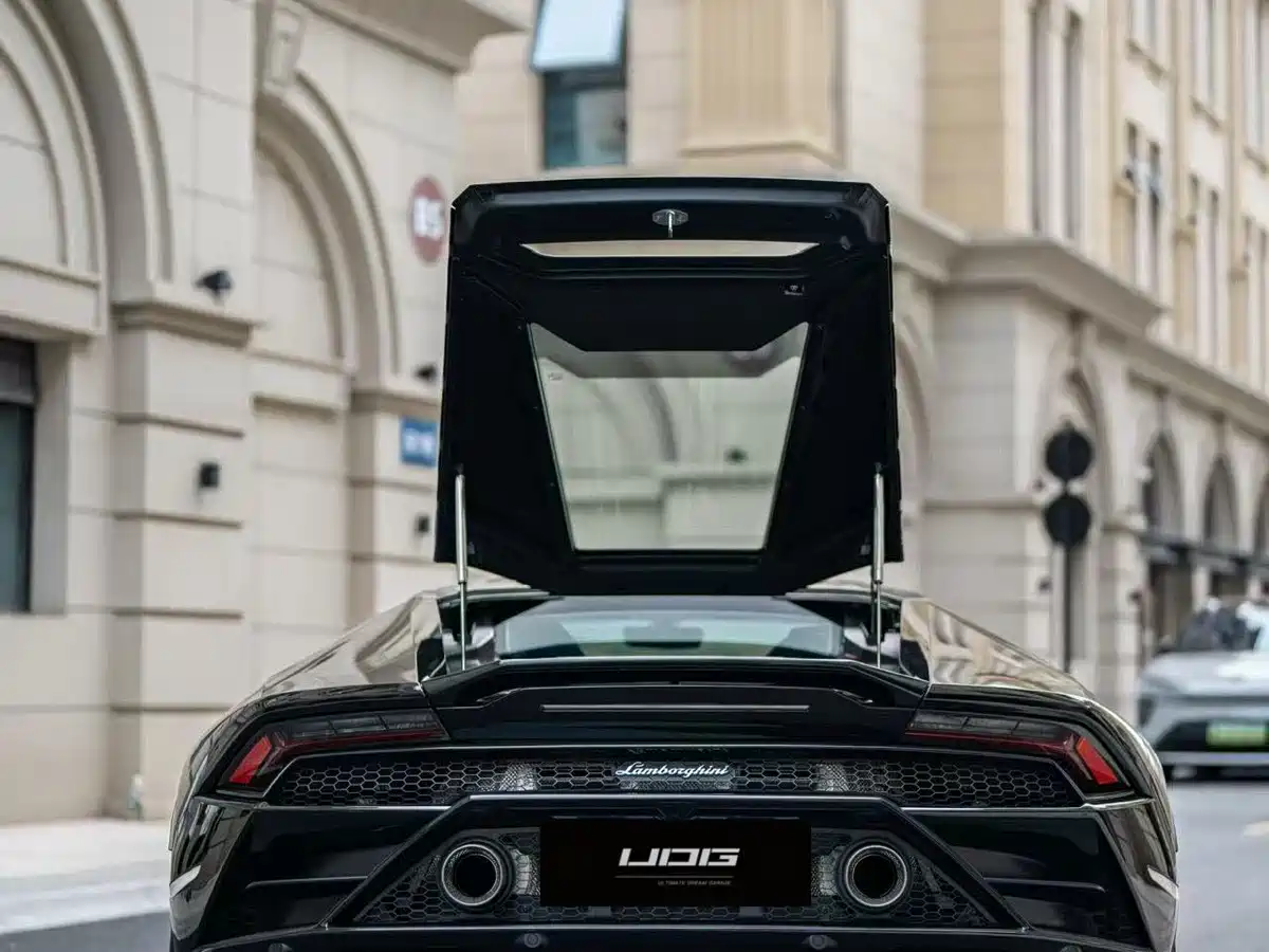 LAMBORGHINI HURACÁN