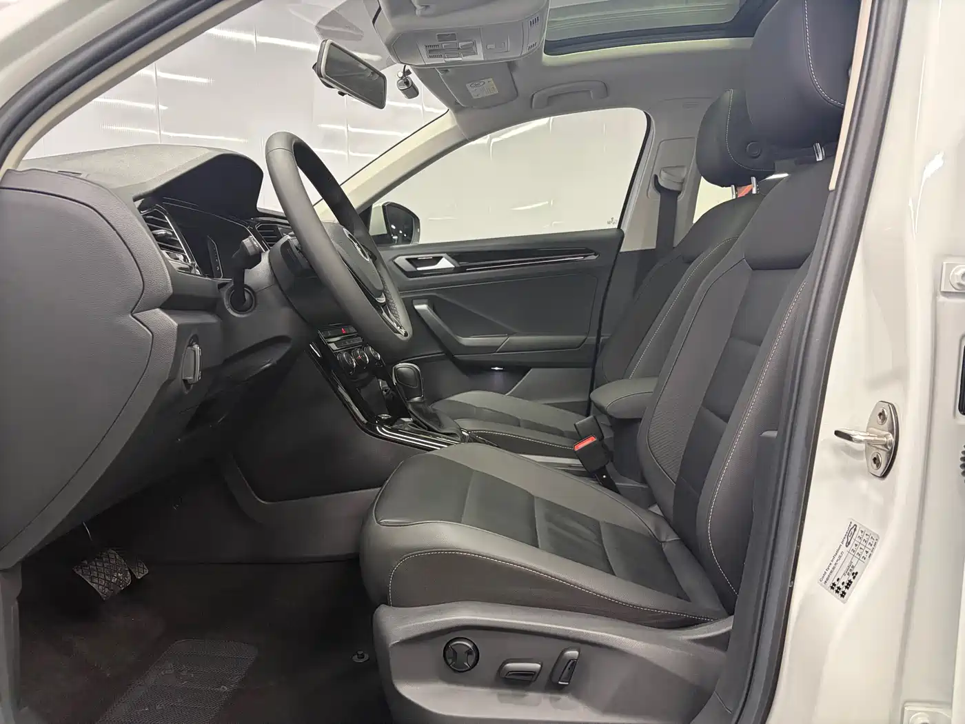 VOLKSWAGEN T ROC EXPLORING SONGS