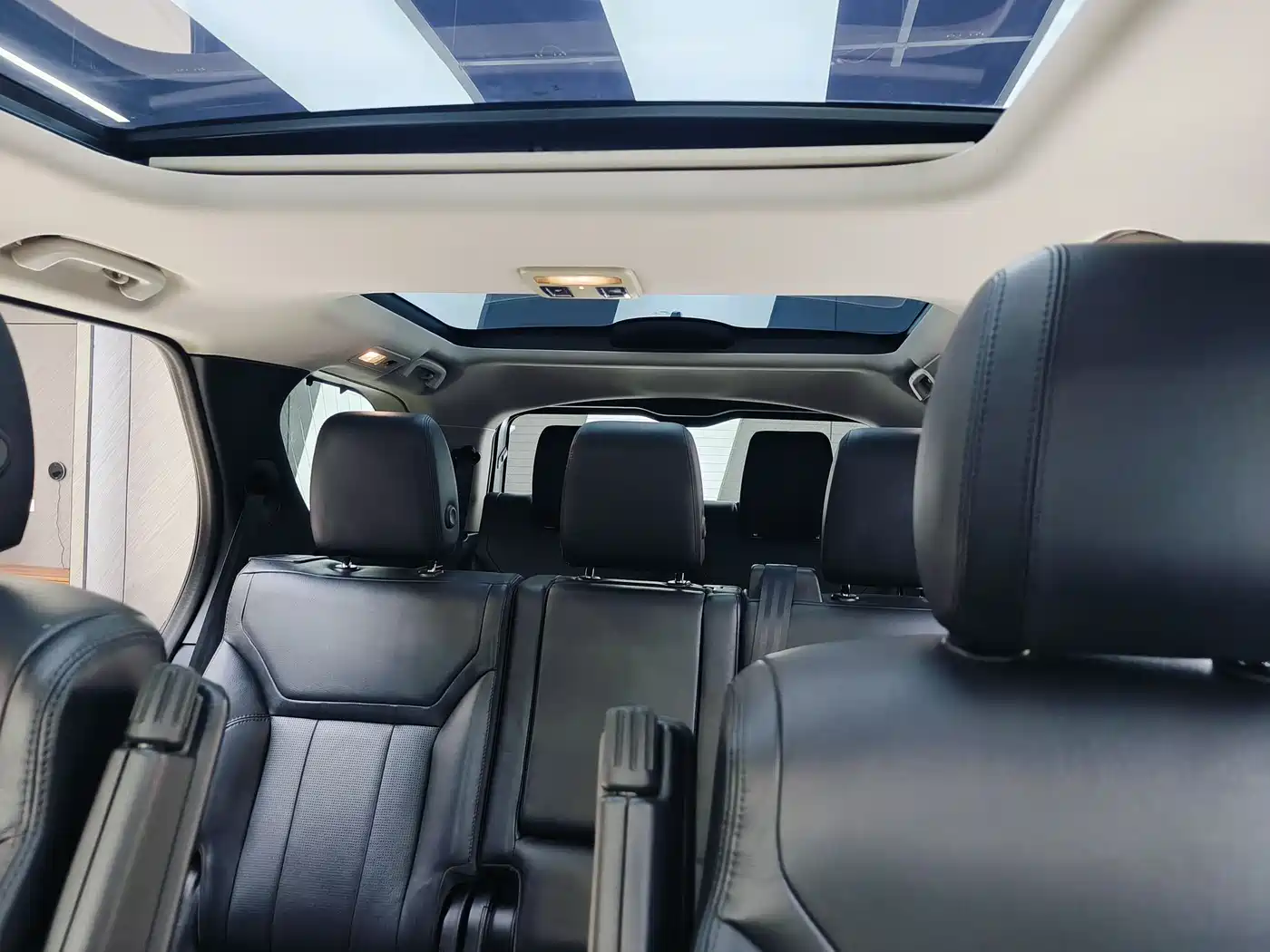 Land Rover Discovery 2019 3.0 SC V6 SE фото 15