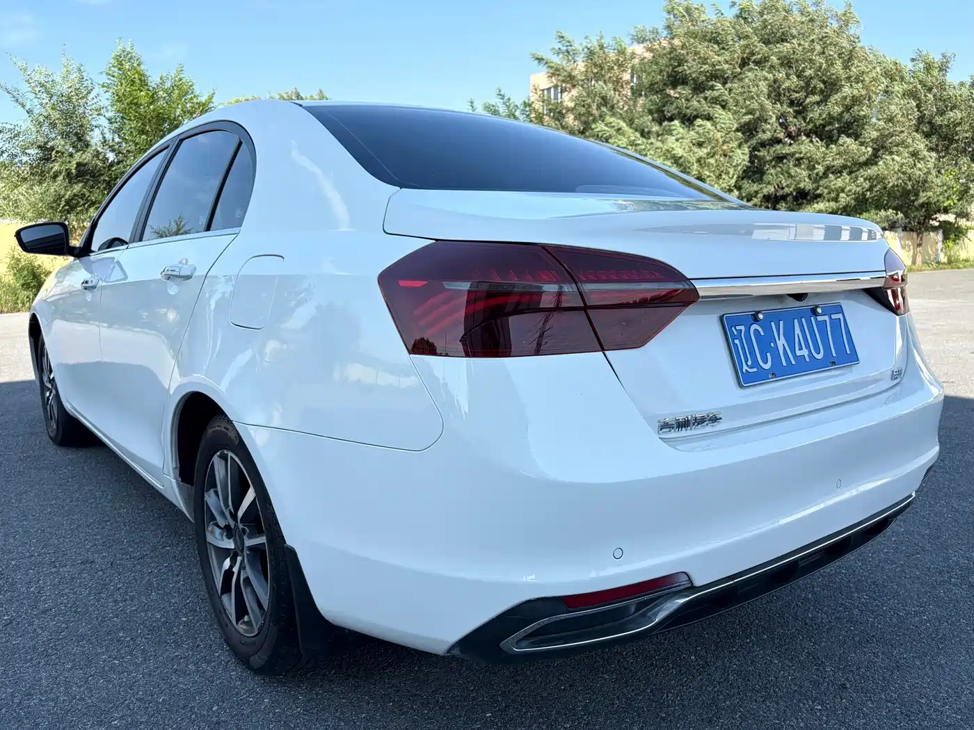 Photo 4 - Geely Emgrand
