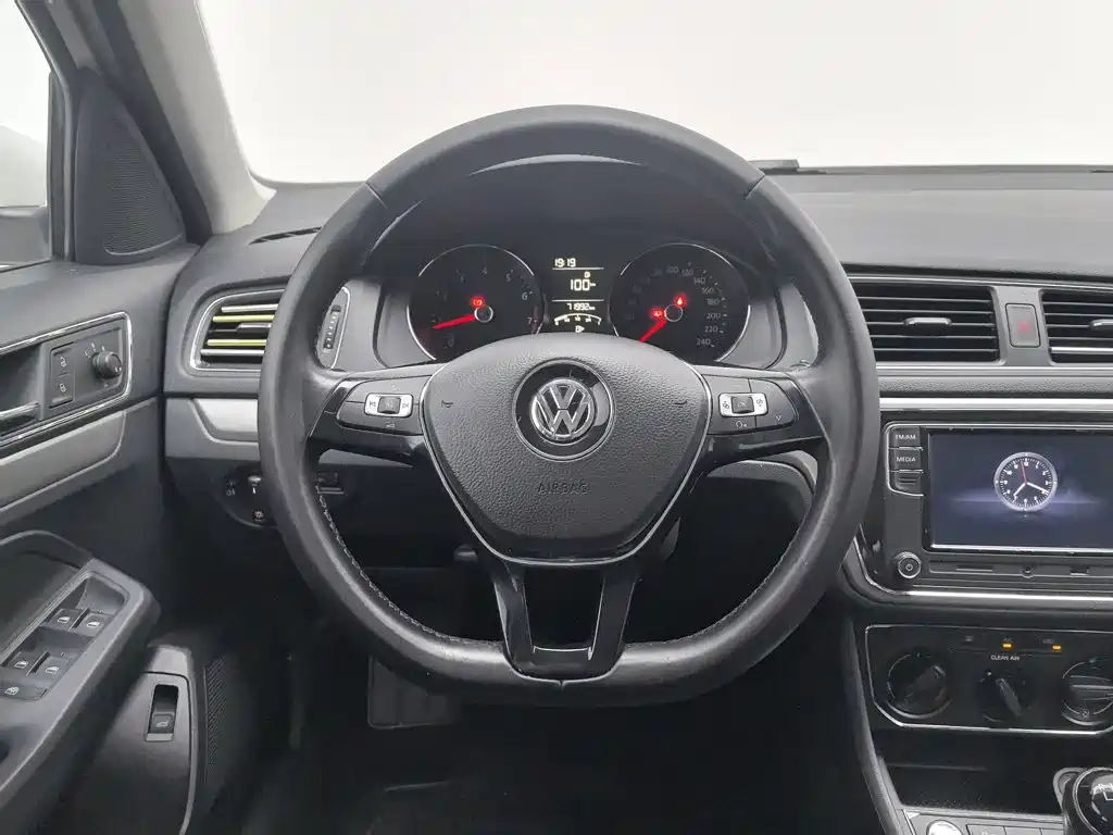 Фото 11 - Volkswagen Lavida
