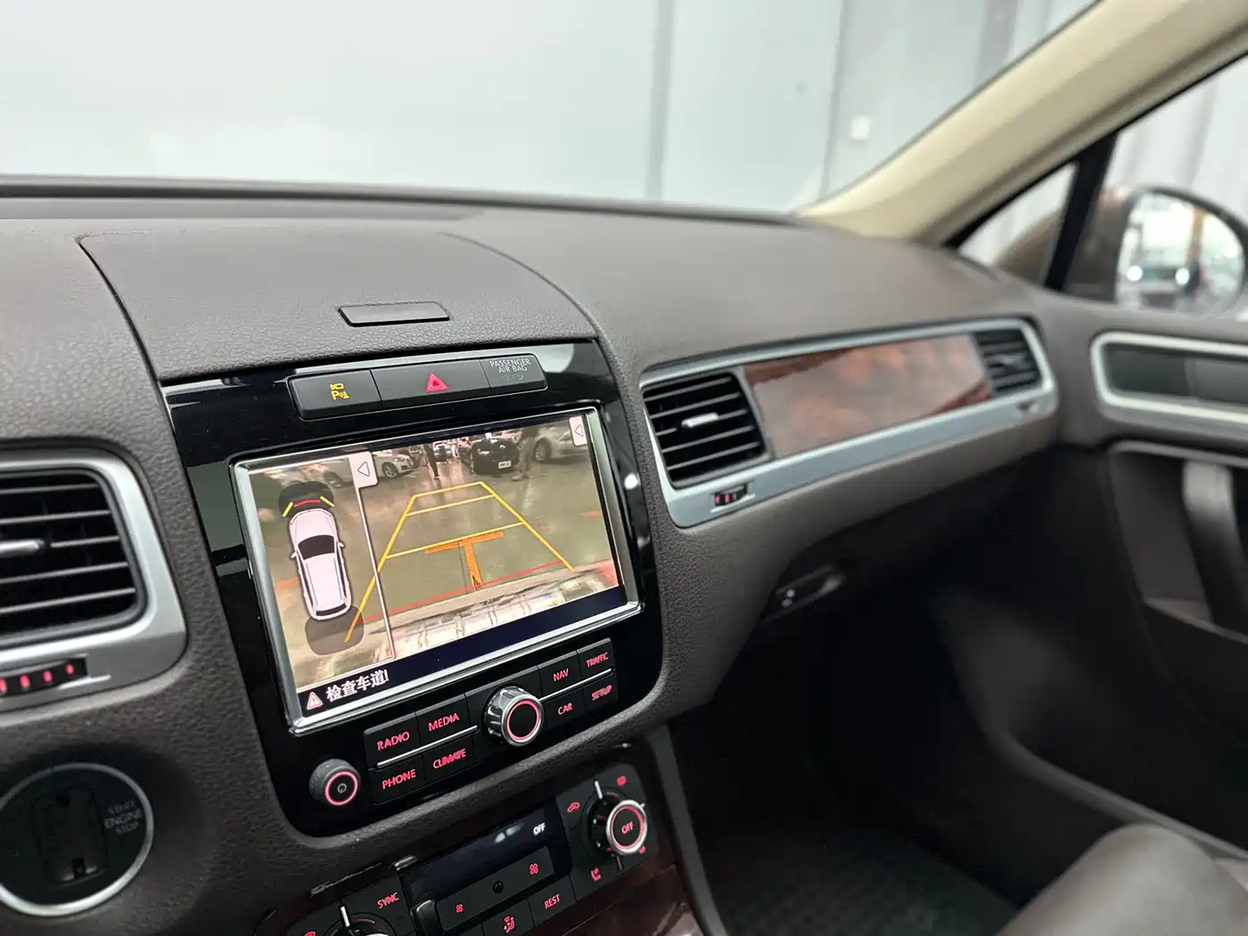 Volkswagen Touareg 2011 3.0TSI Premium фото 25