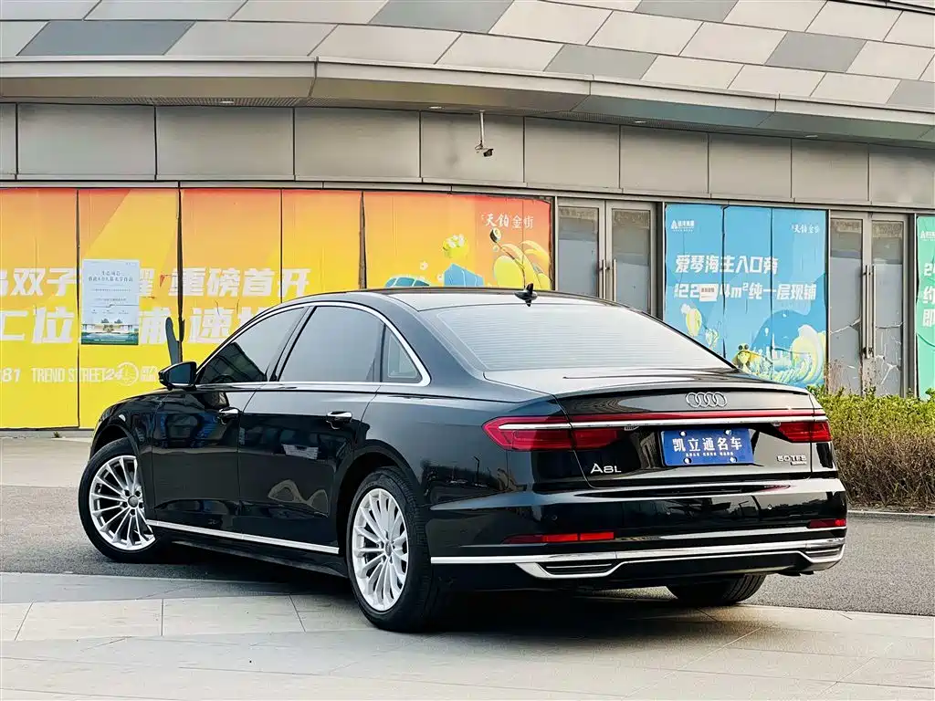 Audi A8 2019 A8L 50 TFSI quattro Comfort фото 4