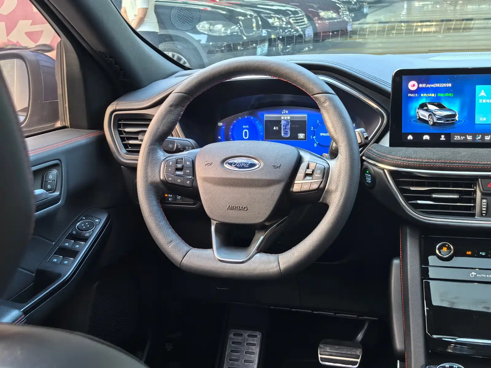 Photo 8 - Ford Escape