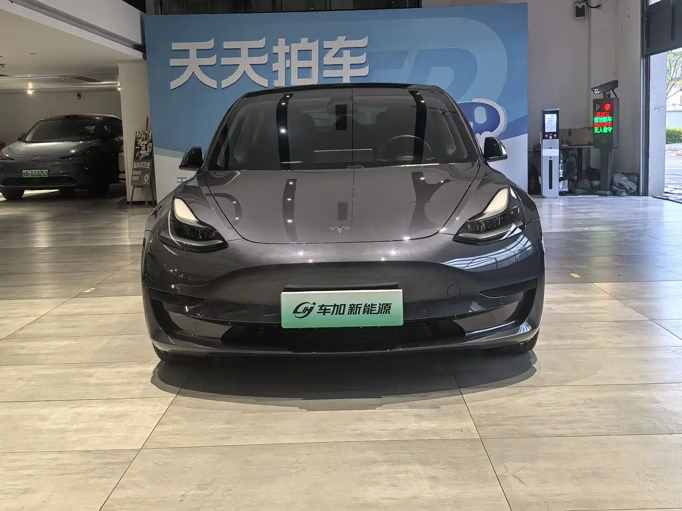 TESLA MODEL 3