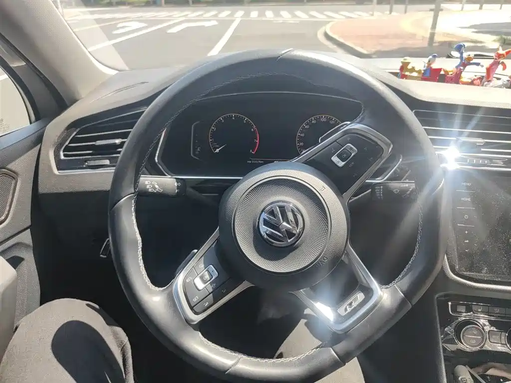 Volkswagen Tiguan L 2020 330TSI Auto 2WD R-Line Flagship China VI фото 3